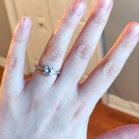 Circular solitaire ring - Picture 2 of 4